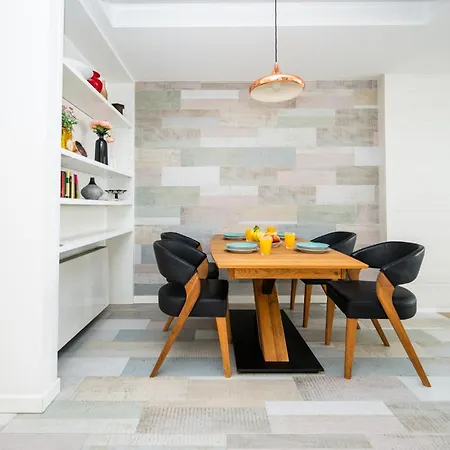 Modern In The Center *