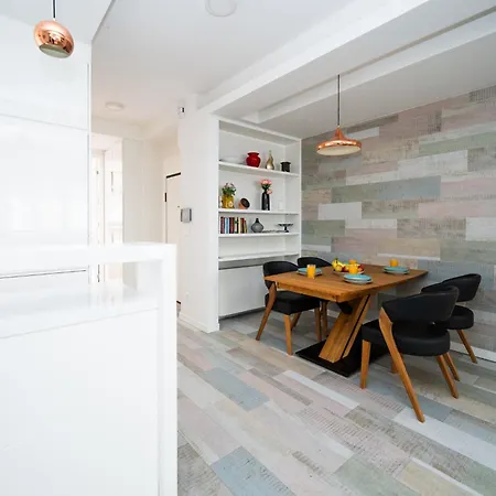 Modern In The Center Apartment *