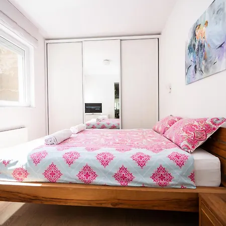 Modern In The Center *