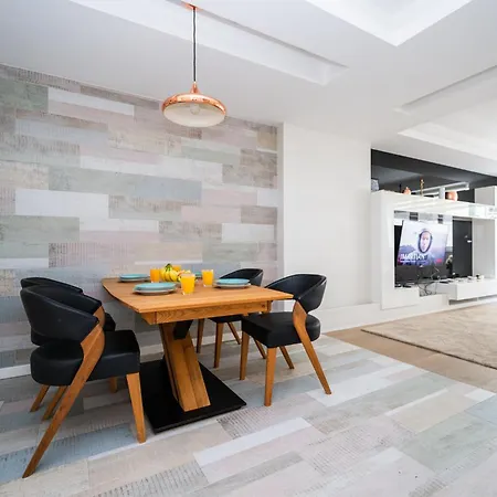 Modern In The Center *